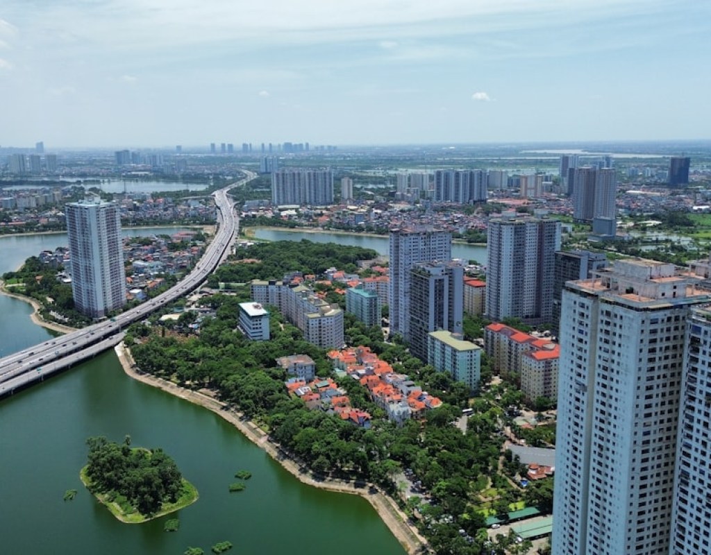 private lake estate aerial