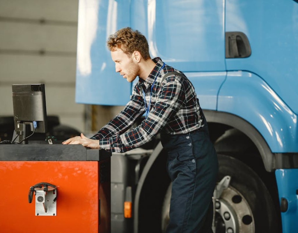 truck mechanic workshop