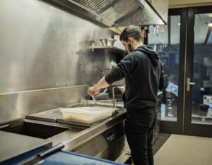 kitchen helper restaurant