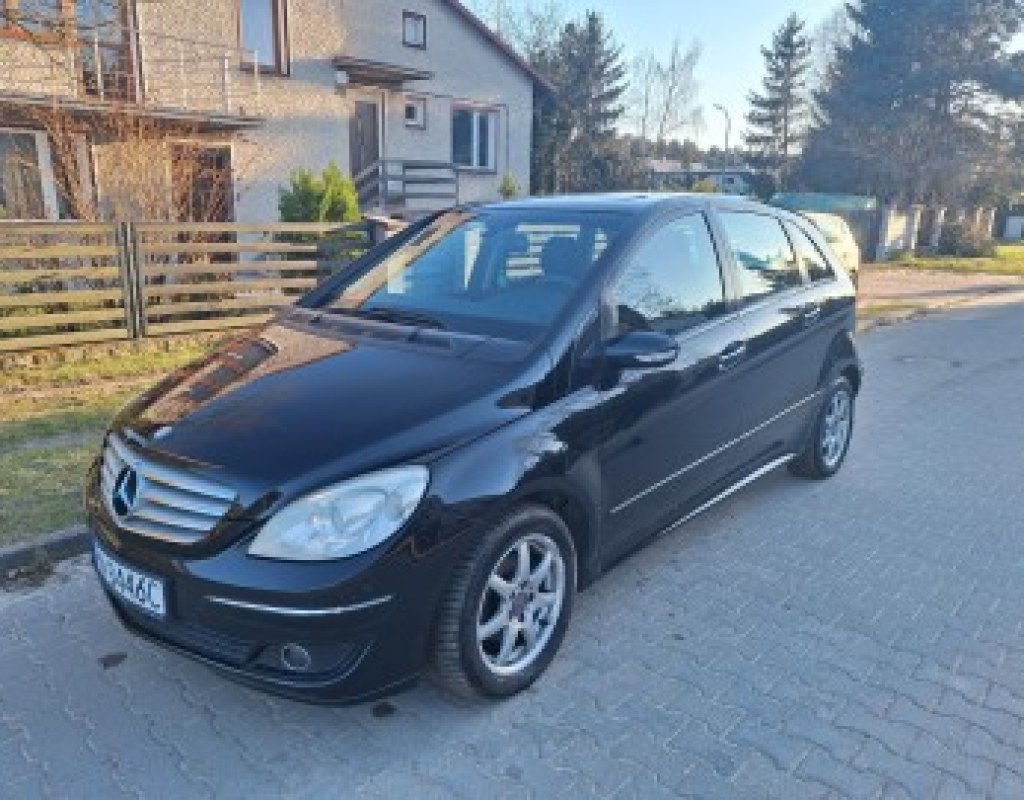 Mercedes B150 car